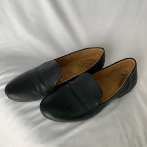 Natural Soul Black leather flats